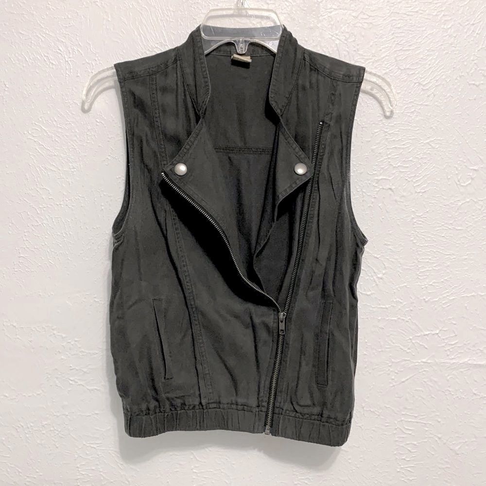 Wild Pearl size XS Sleeveless utility Jacket
